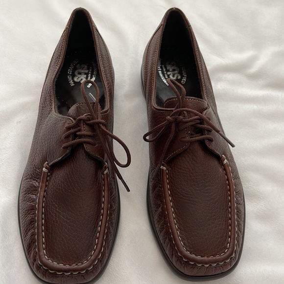 NWOB SAS Comfort Moccasin Women’s Brown Tie w/Stitched Top Loafer Size 9.5 Wide - Picture 2 of 6